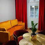 Hugo Star Apartments